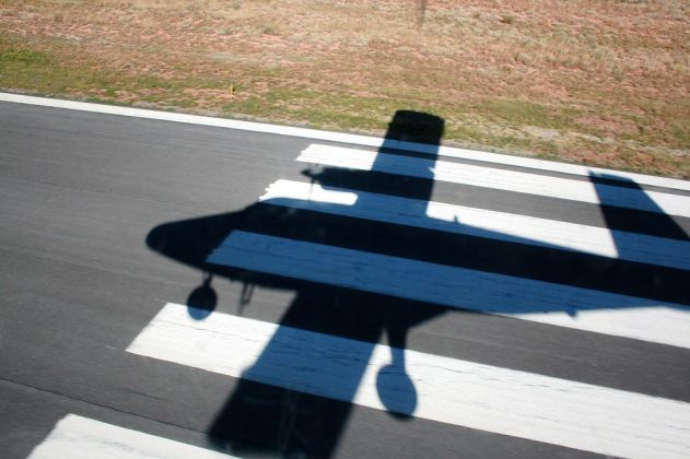 Schattenspiele mit unserer Twin Otter vor der Landung auf dem Grand Canyon Airport in Tusayan - Coconino County, Arizona Schattenspiele mit unserer Twin Otter vor der Landung auf dem Grand Canyon Airport in Tusayan - Coconino County, Arizona