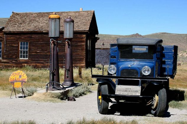 Petrol Station mit Dodge Graham Truck, Baujahr 1927 - Ghosttown Bodie, California