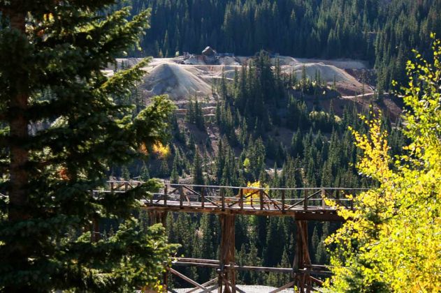 Historisches Minen-Gelände am Million Dollar Highway in Colorado Historisches Minen-Gelände am Million Dollar Highway in Colorado