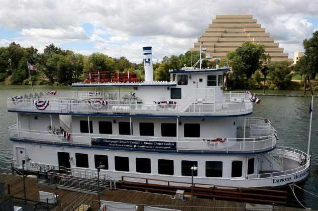 Ausflugsdampfer auf dem Sacramento River - Old Sacramento State Historic Park Ausflugsdampfer auf dem Sacramento River - Old Sacramento State Historic Park