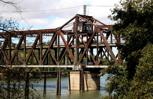 Brücke über den Sacramento River - Old Sacramento State Historic Park Brücke über den Sacramento River - Old Sacramento State Historic Park