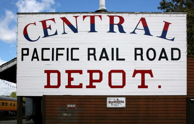 Das Aussengelände des California State Railroad Museums im Old Sacramento State Historic Park Das Aussengelände des California State Railroad Museums im Old Sacramento State Historic Park