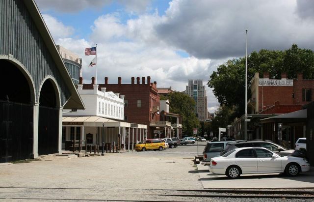 Das Aussengelände des California State Railroad Museums im Old Sacramento State Historic Park Das Aussengelände des California State Railroad Museums im Old Sacramento State Historic Park