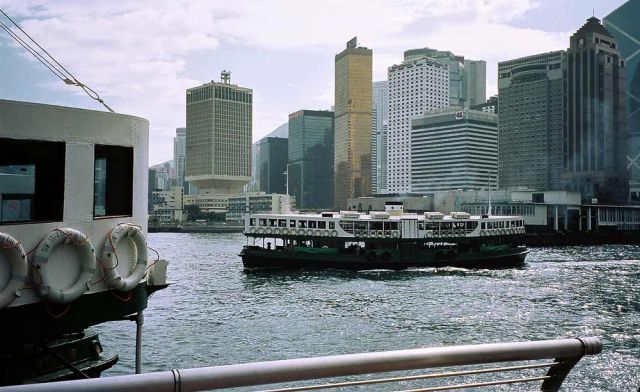 Star Ferry Pier am Victoria Harbou, Blick auf Hongkong Island
