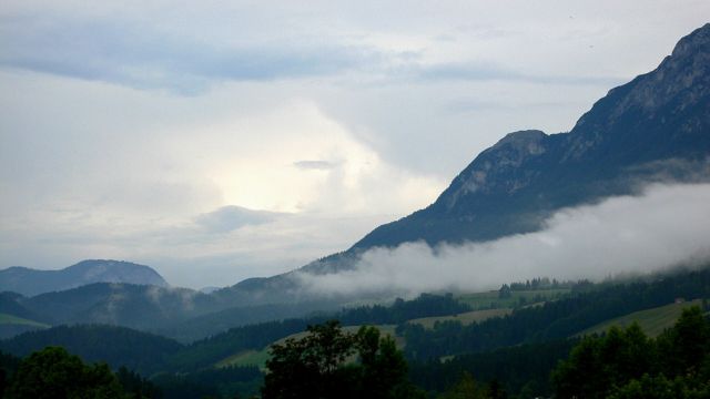 Wetter- und Wolkenstimmungen nach Abzug eines Gewitters am Wilden Kaiser in Tirol 
