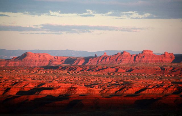 Der Monument Valley Navajo Tribal Park im frühen Morgenlicht