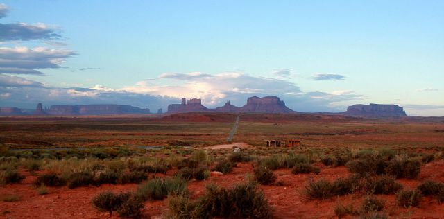 Der Monument Valley Navajo Tribal Park im frühen Morgenlicht Der Monument Valley Navajo Tribal Park im frühen Morgenlicht