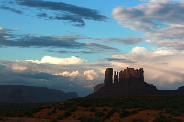 Stagecoach Butte - Monument Valley Navajo Tribal Park, Utah Stagecoach Butte - Monument Valley Navajo Tribal Park, Utah