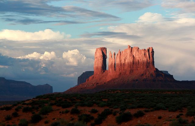 Stagecoach Butte - Monument Valley Navajo Tribal Park, Utah Stagecoach Butte - Monument Valley Navajo Tribal Park, Utah