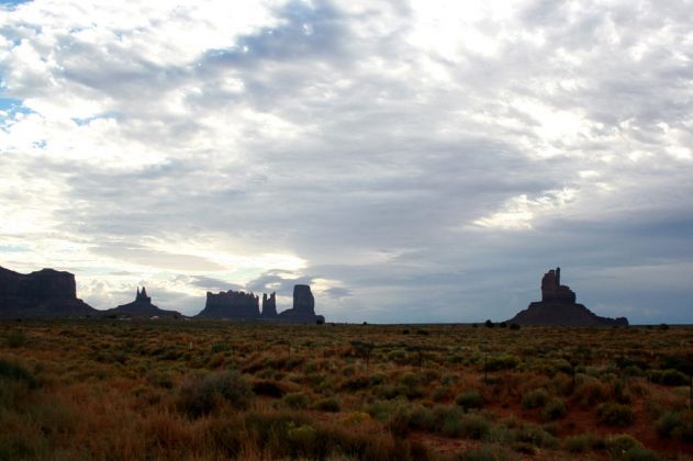 Monument Valley Navajo Tribal Park, Utah Monument Valley Navajo Tribal Park, Utah