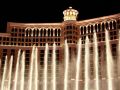 Fountains of Bellagio und das Casino-Hotel &#039;Bellagio&#039; am Las Vegas Boulevard South - Las Vegas Strip