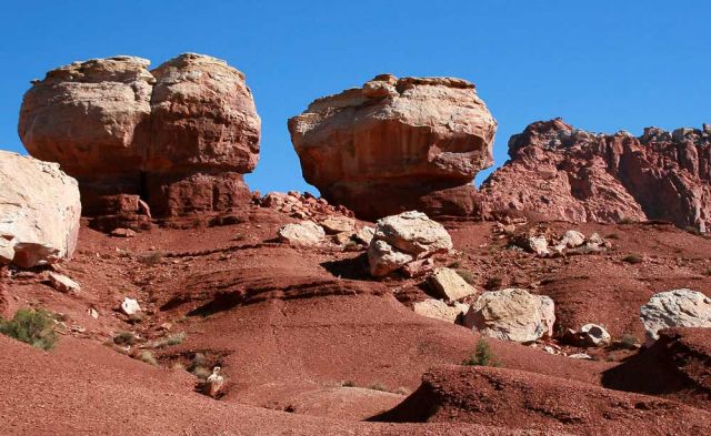 Die Twin Rocks, Capitol Reef National Park - Utah Die Twin Rocks, Capitol Reef National Park - Utah
