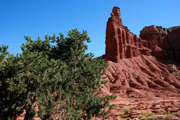 Chimney Rock, Capitol Reef National Park - Utah Chimney Rock, Capitol Reef National Park - Utah
