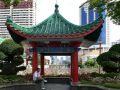 Singapur, Chinatown - Tempel auf der Pagoda-Street über die Strassen New Bridge Road und EU Tong Sen Street 