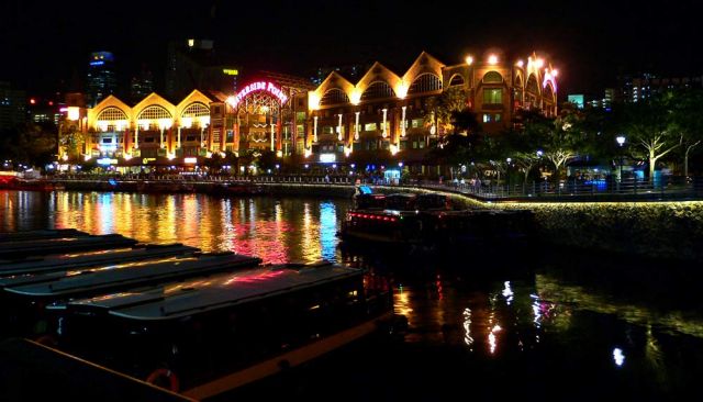 Singapur, das Vergnügungsviertel Clarke Quay bei Nacht 