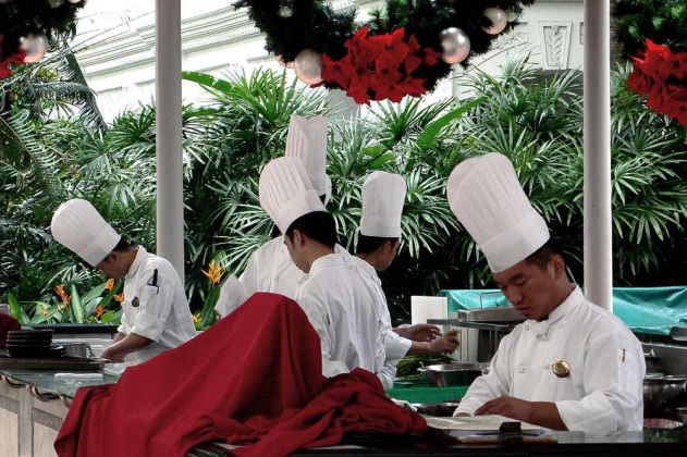 Singapur - das Raffles Hotel, Front-Cooking im Courtyard