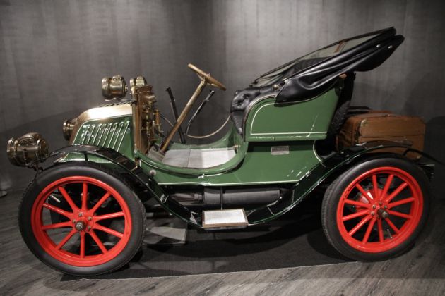 Adler Motorwagen, Bauzeit 1900 bis 1903 - Einzylinder, 510 ccm, 4,5 PS, 35 kmh