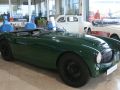 Ein optisch fein hergerichteter Austin Healey 3000 Mk II im Showroom eines Händlers in der Wedemark nördlich von Hannover