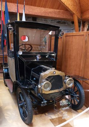 Maison de l'Automobile, das Automuseum von Lohéac in der Bretagne - De Dion Bouton, Einzylinder, 4 PS, Baujahr 1906 Maison de l'Automobile, das Automuseum von Lohéac in der Bretagne - De Dion Bouton, Einzylinder, 4 PS, Baujahr 1906