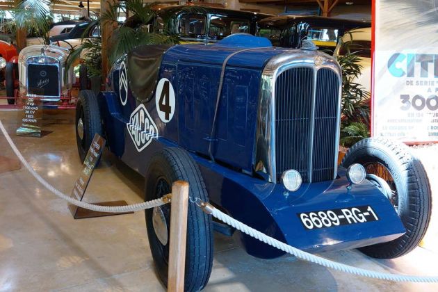 Maison de l'Automobile, das Automuseum von Lohéac in der Bretagne - das Citroën 'Petite Rosalie' Rekordfahrzeug, Baujahr 1933 Maison de l'Automobile, das Automuseum von Lohéac in der Bretagne - das Citroën 'Petite Rosalie' Rekordfahrzeug, Baujahr 1933
