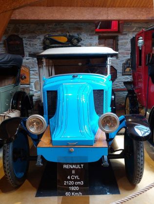 Maison de l'Automobile, das Automuseum von Lohéac in der Bretagne - Renault II, Baujahr 1920 Maison de l'Automobile, das Automuseum von Lohéac in der Bretagne - Renault II, Baujahr 1920