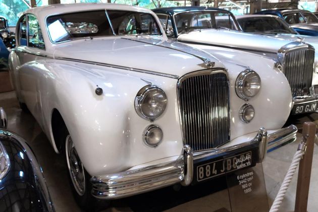 Maison de l'Automobile, das Automuseum von Lohéac in der Bretagne - Jaguar Mark VII, Baujahr 1955 Maison de l'Automobile, das Automuseum von Lohéac in der Bretagne - Jaguar Mark VII, Baujahr 1955