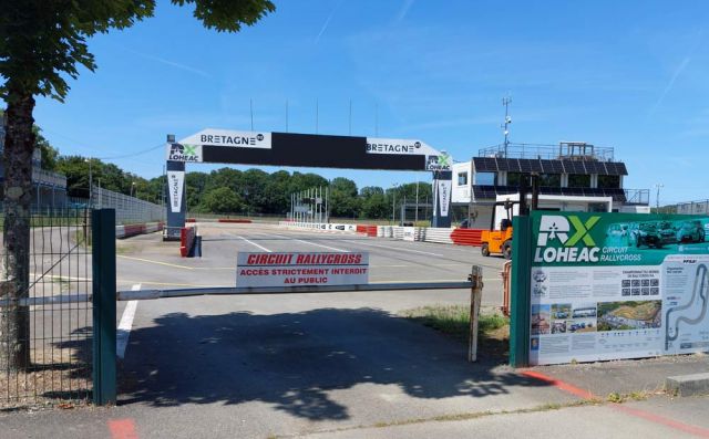 Der Circuit de Lohéac, die Asphalt-Rennstrecke im Motorsportpark in der Bretagne südlich von Rennes Der Circuit de Lohéac, die Asphalt-Rennstrecke im Motorsportpark in der Bretagne südlich von Rennes