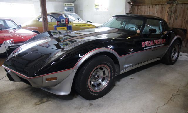 Das Automuseum Nordsee nahe Norddeich - eine Chevrolet Corvette C 3 'Pace Car', Baujahr 1978 - 5,7-Liter V 8 Motor, 220 PS Das Automuseum Nordsee nahe Norddeich - eine Chevrolet Corvette C 3 'Pace Car', Baujahr 1978 - 5,7-Liter V 8 Motor, 220 PS