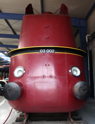 Dampflokomotive 03 002, die stromlinienverkleidete 03 193 - Oldtimer-Museum Prora auf Rügen Dampflokomotive 03 002, die stromlinienverkleidete 03 193 - Oldtimer-Museum Prora auf Rügen