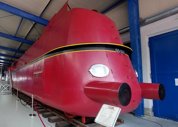 Dampflokomotive 03 002, die stromlinienverkleidete 03 193 - Oldtimer-Museum Prora auf Rügen Dampflokomotive 03 002, die stromlinienverkleidete 03 193 - Oldtimer-Museum Prora auf Rügen