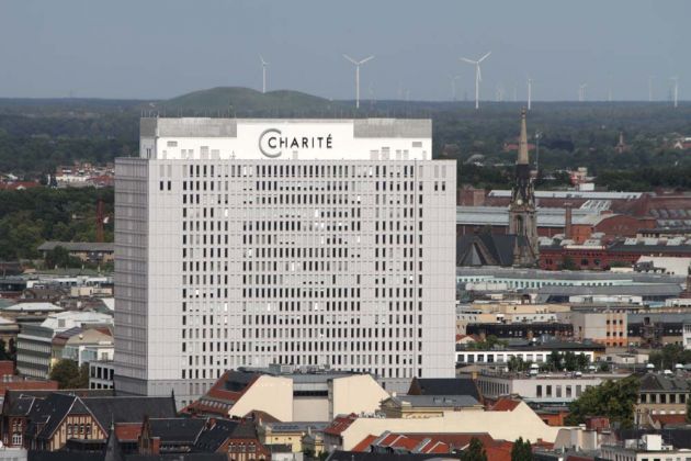 Berlin von oben - das Bettenhaus der Charité in der Luisenstraße Berlin von oben - das Bettenhaus der Charité in der Luisenstraße