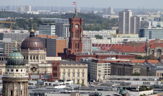 Berlin von oben - Berlin-Mitte, der Deutsche Dom, die Kuppel des Humboldtforums und das Rote Rathaus Berlin von oben - Berlin-Mitte, der Deutsche Dom, die Kuppel des Humboldtforums und das Rote Rathaus