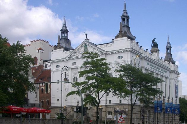 Bundeshauptstadt Berlin - das Theater des Westens in der Kantstrasse, Musical- und Operettenbühne in Berlin-Charlottenburg Bundeshauptstadt Berlin - das Theater des Westens in der Kantstrasse, Musical- und Operettenbühne in Berlin-Charlottenburg