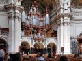 Der Berliner Dom am Lustgarten - die Innenansicht mit der Orgel und der&nbsp;Kanzel