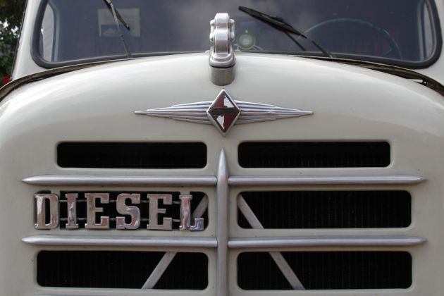 Der markante Borgward-Rhombus an der Langhaube des Borgward B 4500 LKWs der Bauzeit von 1954 bis 1961 Der markante Borgward-Rhombus an der Langhaube des Borgward B 4500 LKWs der Bauzeit von 1954 bis 1961