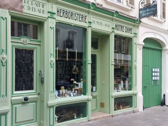 Boulogne-sur-Mer an der Côte d’Opale - ein Kräuter-Geschäft in der Rue de Lille Boulogne-sur-Mer an der Côte d’Opale - ein Kräuter-Geschäft in der Rue de Lille