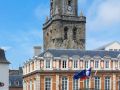 Boulogne-sur-Mer an der C&ocirc;te d&rsquo;Opale - das Rathaus am Place Godefroy de Bouillon vor dem Belfried