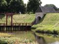 Der Eingang zur Festung Bourtange - die Zugbrücke an der Batterijenstraat zum Eingang in die Festungsstadt