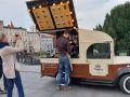 Bydgoszcz, Bromberg - auf alt getrimmtes Kaffee-Auto auf der Brücke über die Brda
