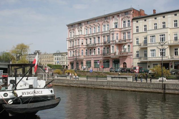 Bydgoszcz, Bromberg - historische Fassaden am alten Hafen, das Nordufer der Brda Bydgoszcz, Bromberg - historische Fassaden am alten Hafen, das Nordufer der Brda