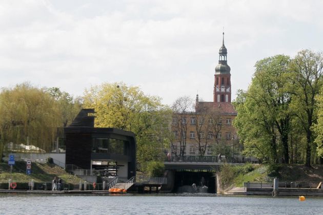 Bydgoszcz, Bromberg - die Mühleninsel und die Kirche der Heiligen Dreifaltigkeit Bydgoszcz, Bromberg - die Mühleninsel und die Kirche der Heiligen Dreifaltigkeit