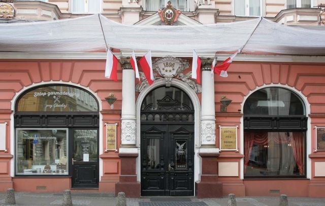 Bydgoszcz, Bromberg - Portal des historischen Focus Hotels Premium Pod Orłem in der ul. gdańska Bydgoszcz, Bromberg - Portal des historischen Focus Hotels Premium Pod Orłem in der ul. gdańska