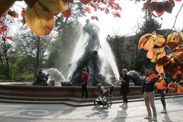 Bydgoszcz, Bromberg - der Sintflut-Brunnen im Park Kasimir der Grosse am Plac Wolności Bydgoszcz, Bromberg - der Sintflut-Brunnen im Park Kasimir der Grosse am Plac Wolności