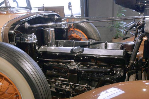 Der 7,4-Liter Sechzehnzylinder-Motor mit 165 PS des Cadillac V-16 Convertible Coupés, Series 452, von 1930 Der 7,4-Liter Sechzehnzylinder-Motor mit 165 PS des Cadillac V-16 Convertible Coupés, Series 452, von 1930