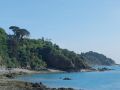 Cancale an der C&ocirc;te d&rsquo;&Eacute;meraude - ein Ausblick auf die zerkl&uuml;ftete Granitk&uuml;ste und das smaragdgr&uuml;ne Meer