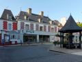 Historische Geb&auml;ude an der Place de la R&eacute;publique in der historischen Oberstadt von Cancale
