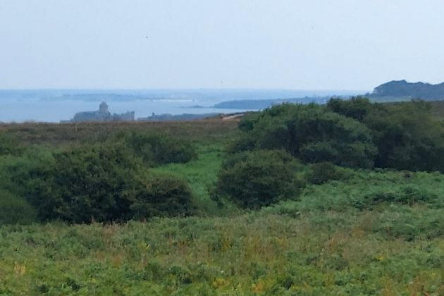 Cap Fréhel - der Blick von den Leuchttürmen zum Fort La Latte Cap Fréhel - der Blick von den Leuchttürmen zum Fort La Latte