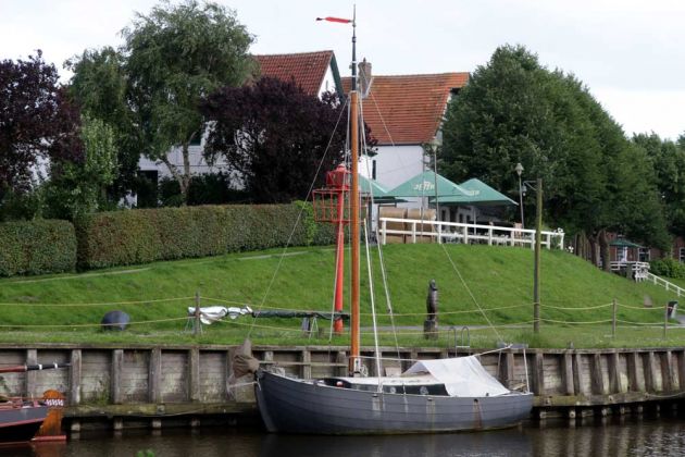Historische Segler im Museumshafen von Carolinensiel in Ostfriesland Historische Segler im Museumshafen von Carolinensiel in Ostfriesland