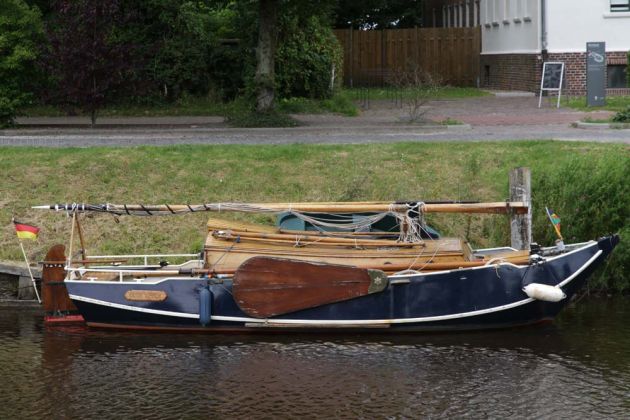 Das Plattbodenschiff 'Oude Visser' im Museumshafen von Carolinensiel in Ostfriesland Das Plattbodenschiff 'Oude Visser' im Museumshafen von Carolinensiel in Ostfriesland