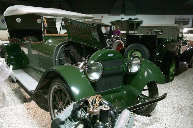 Chevrolet Series D, 4-door 5-passenger Touring Sedan Model D-4, Baujahr 1917 - V8-Motor mit 4.719 ccm, 61 bhp